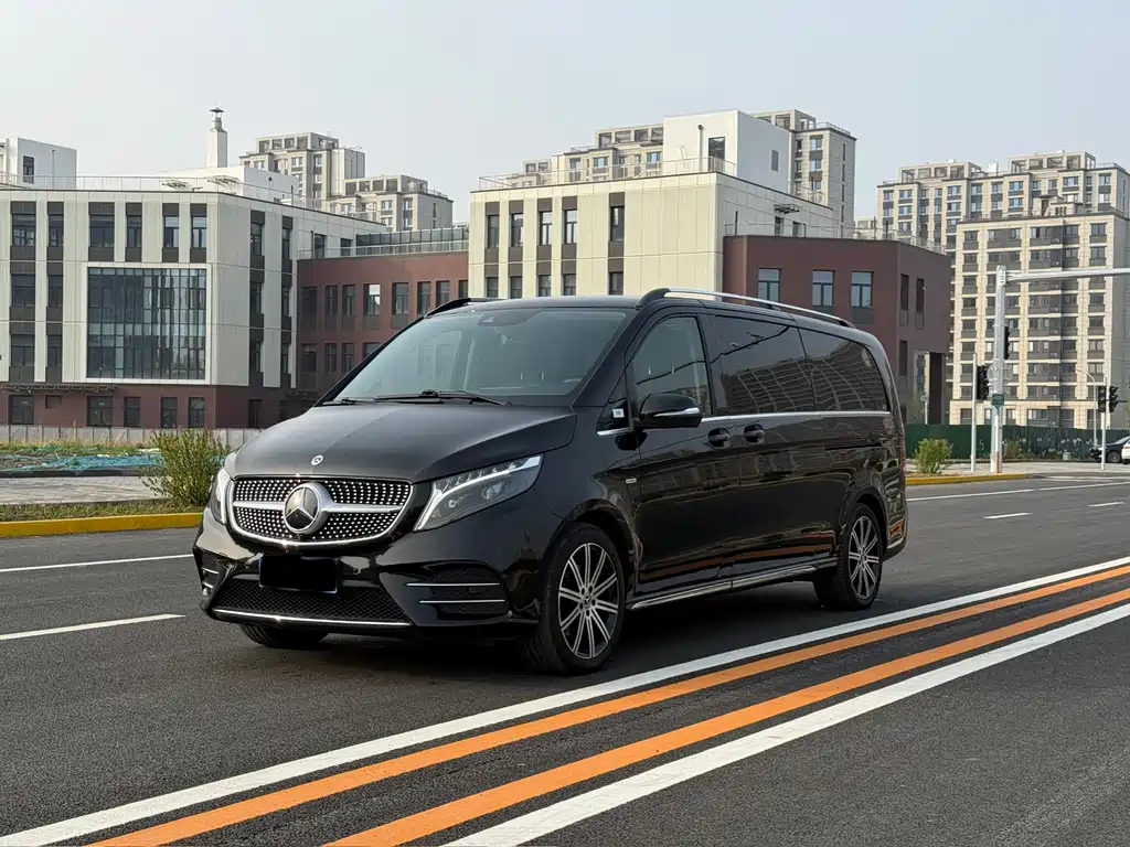 Mercedes-Benz V-Class 2023 — фото 1