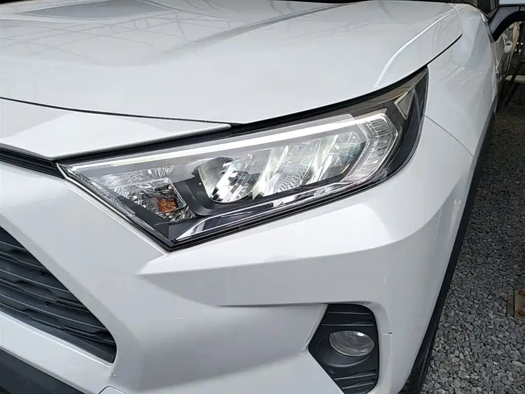 Toyota RAV4 2022 — фото 24