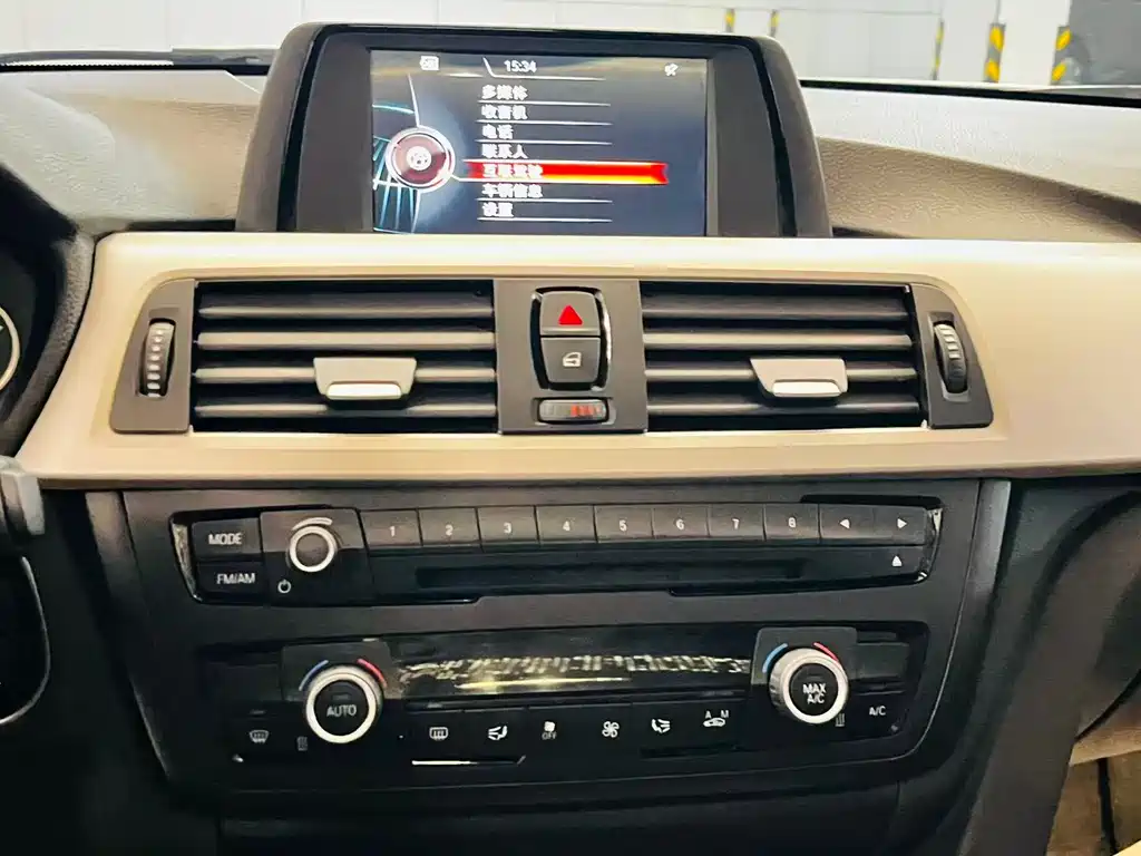 BMW 3 Series 2015 — фото 19