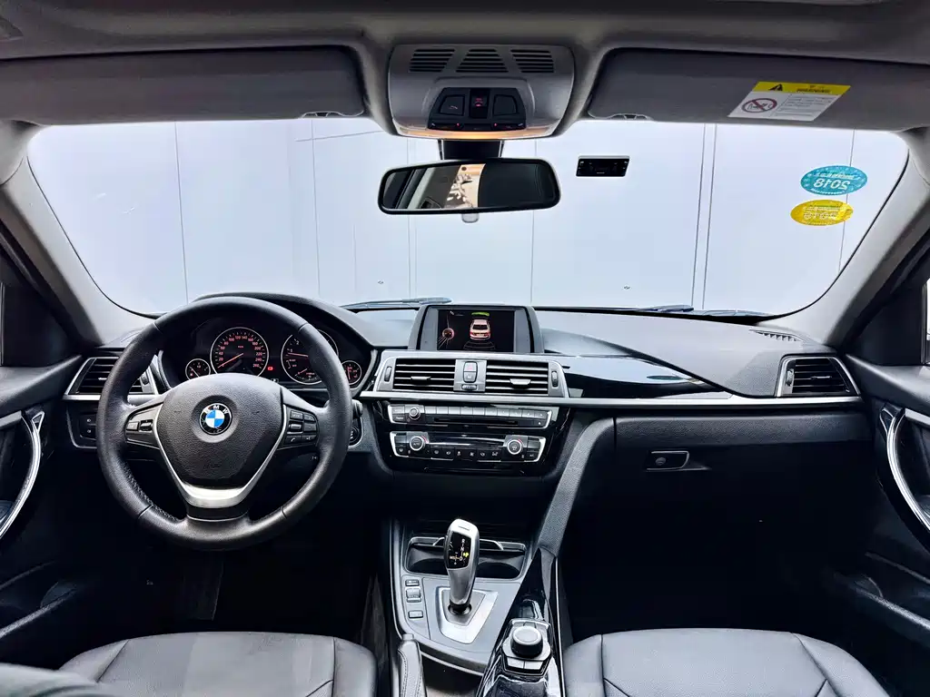 BMW 3 Series 2017 — фото 18