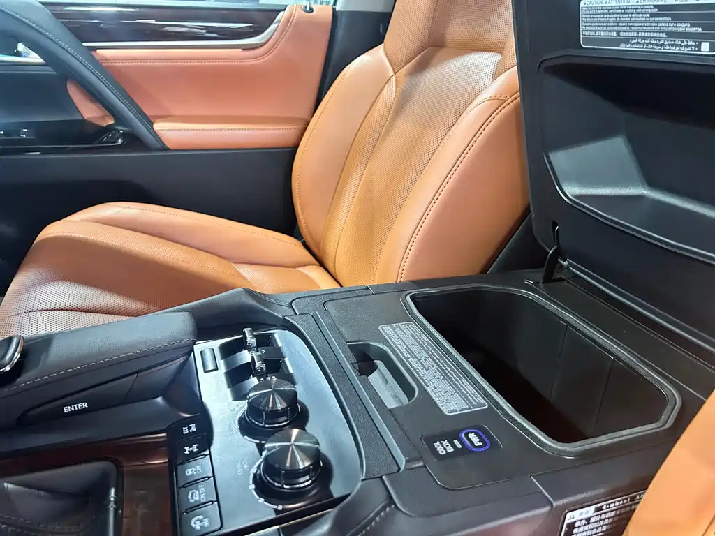 Lexus LX 2017 — фото 10