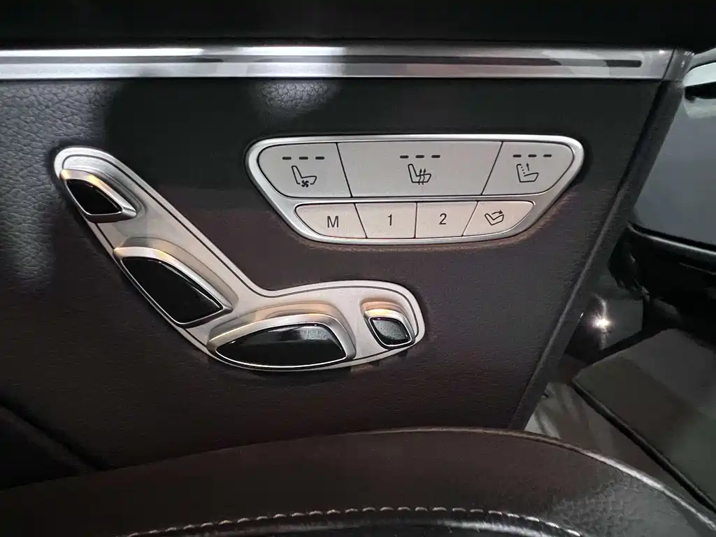 Mercedes-Benz V-Class 2023 — фото 9