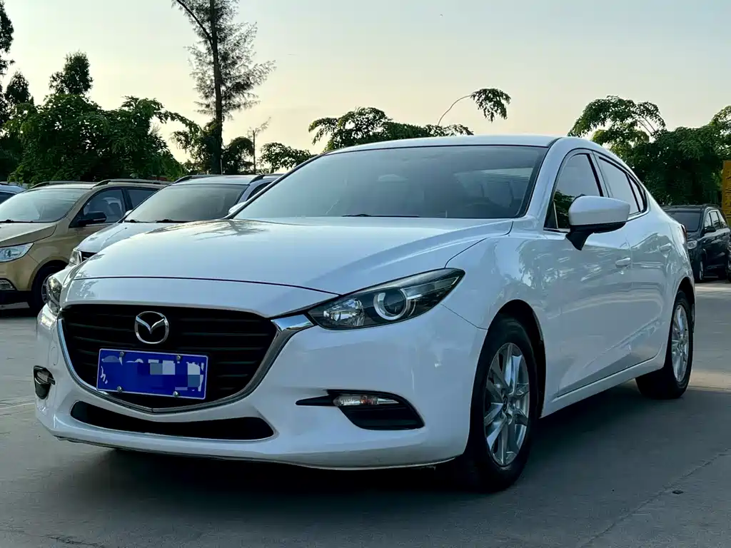 Mazda 3 Axela 2017 — фото 1