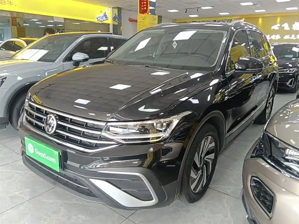 Volkswagen Tiguan L 2022 — фото 1