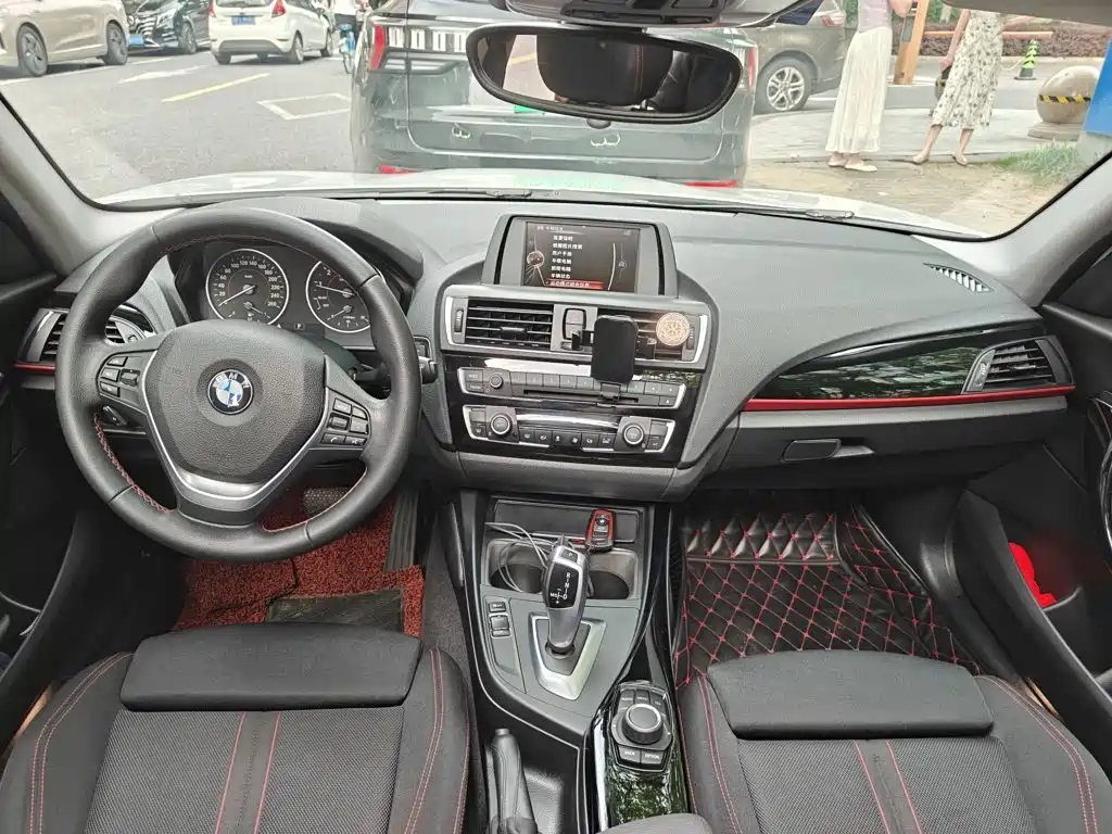BMW 1 Series 2016 — фото 12