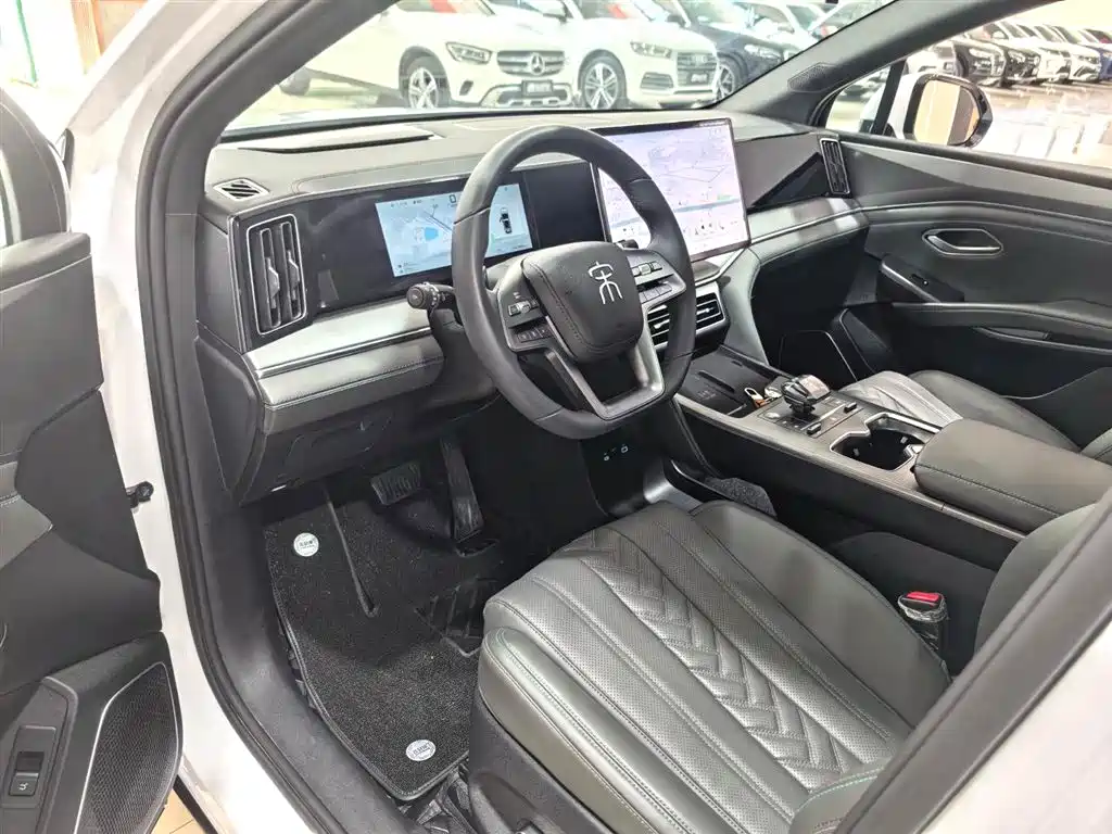 BYD L DM-i 2025 — фото 7