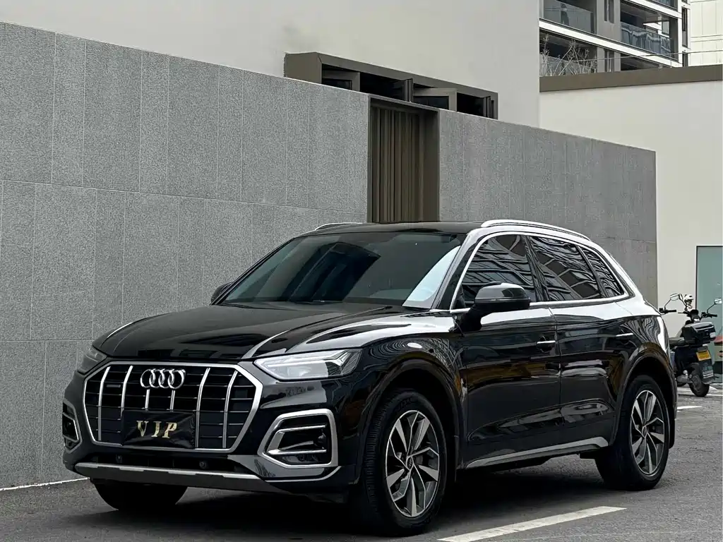 Audi Q5L 2022 — фото 1