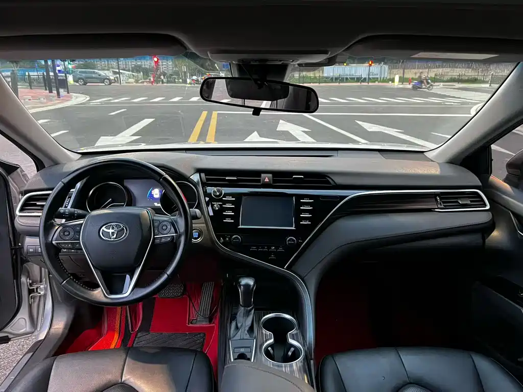 Toyota Camry 2019 — фото 4