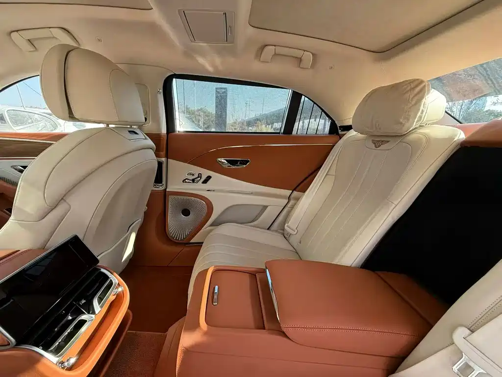 Bentley Flying Spur — фото 7