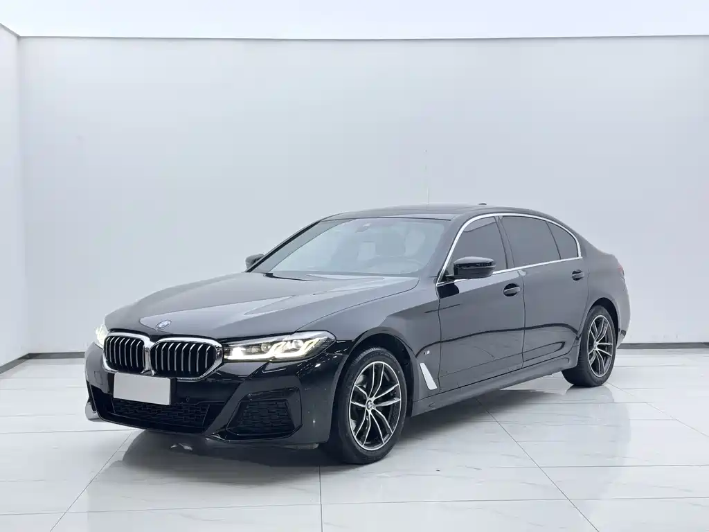 BMW 5 Series 2022 — фото 1