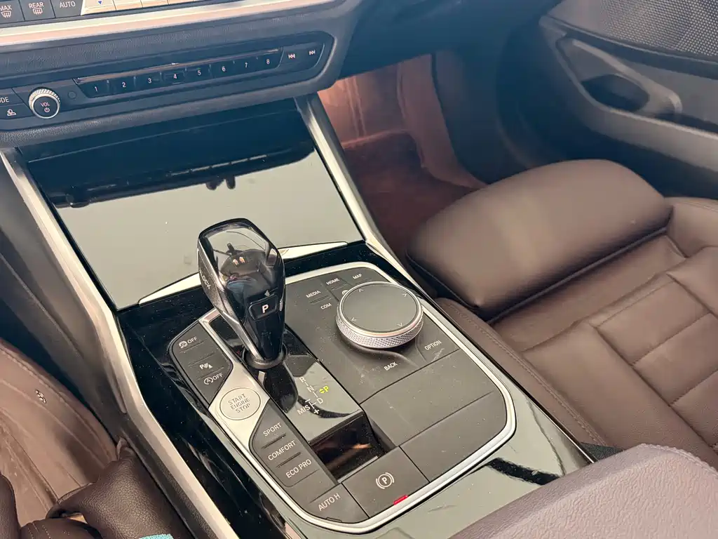 BMW 3 Series 2019 — фото 12