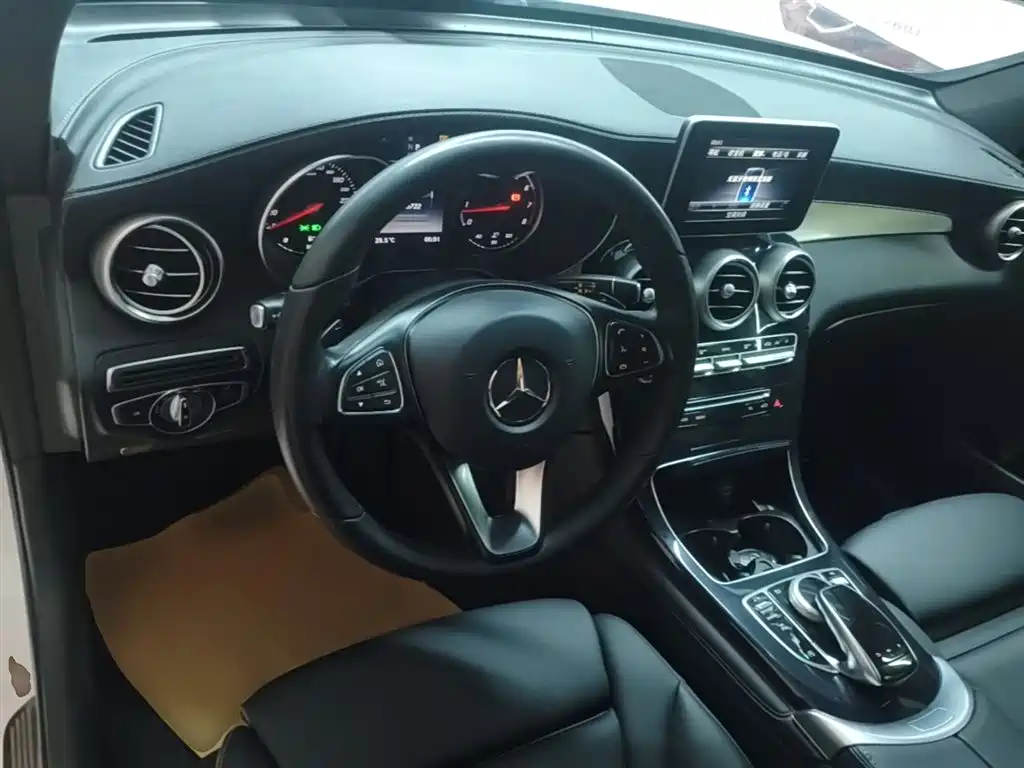 Mercedes-Benz GLC 2019 — фото 11