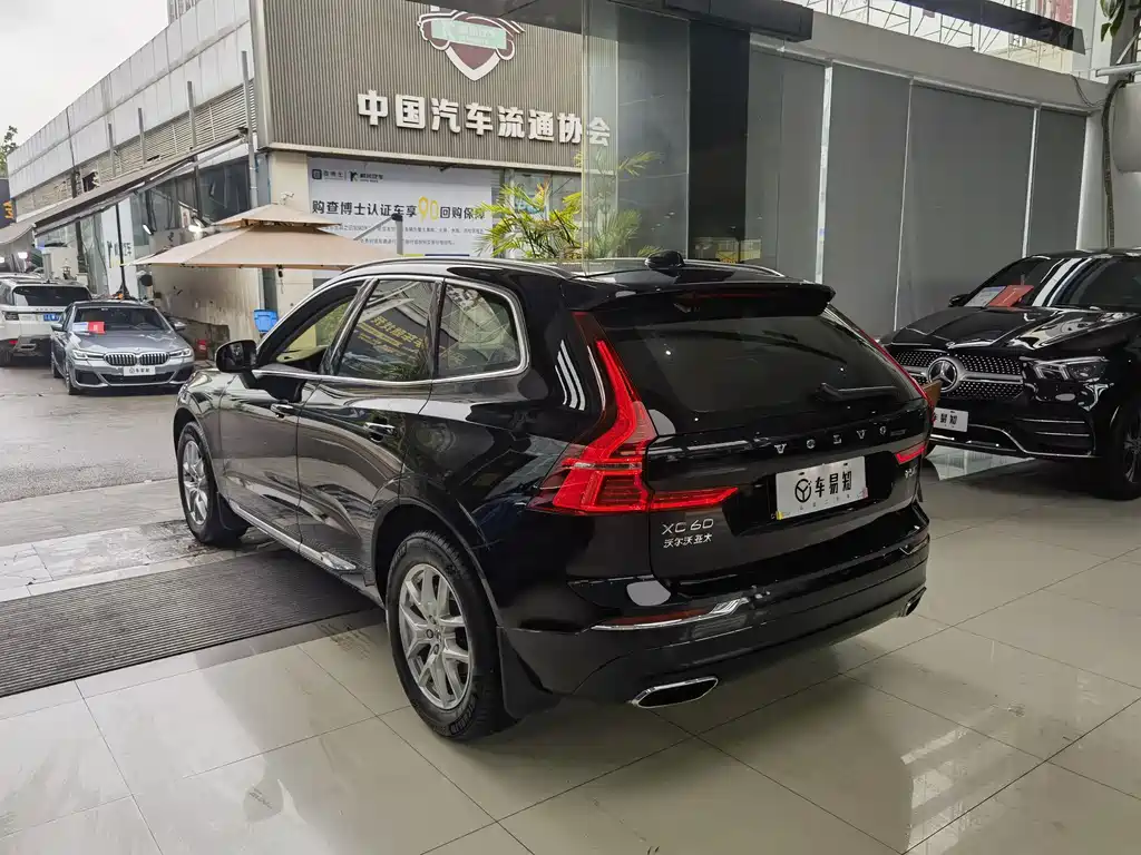 Volvo XC60 2020 — фото 14
