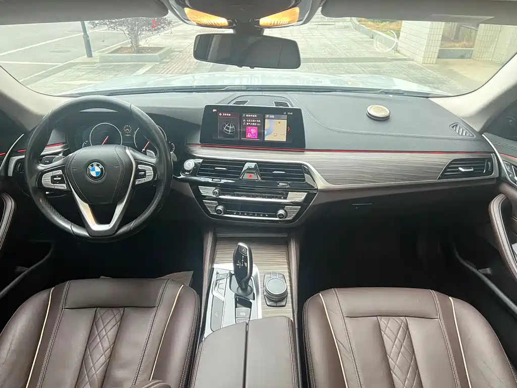 BMW 5 Series 2019 — фото 8