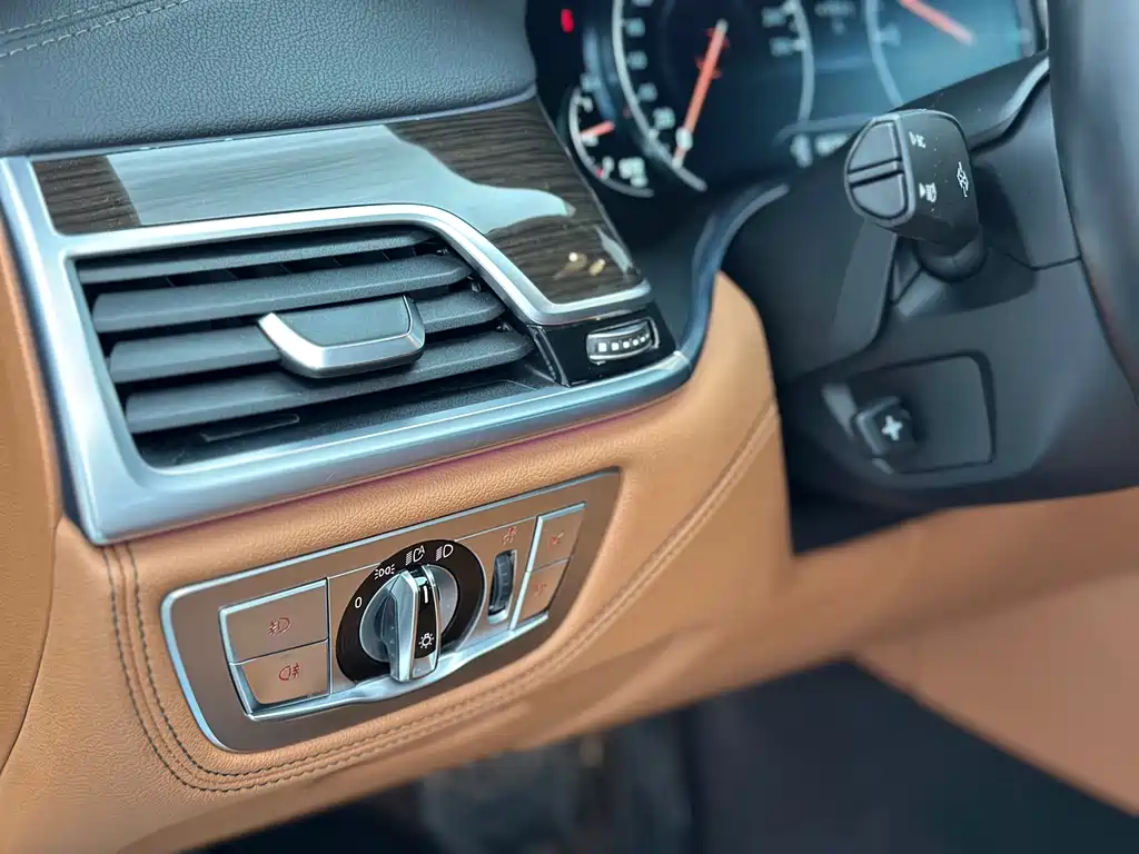 BMW 7 Series 2016 — фото 16