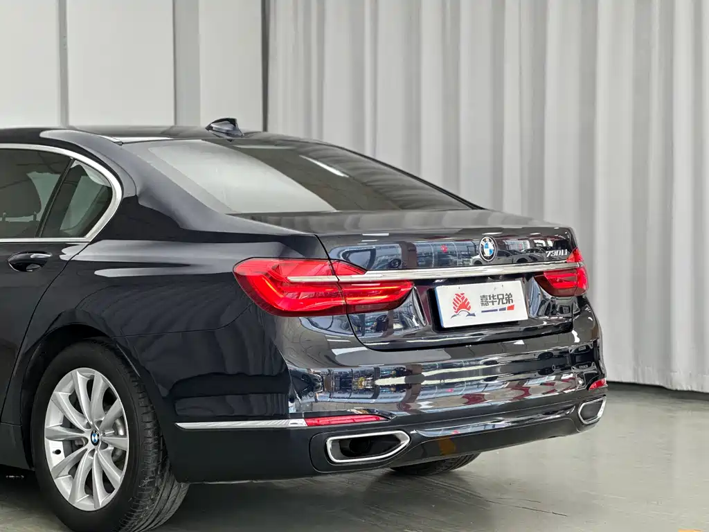 BMW 7 Series 2016 — фото 11