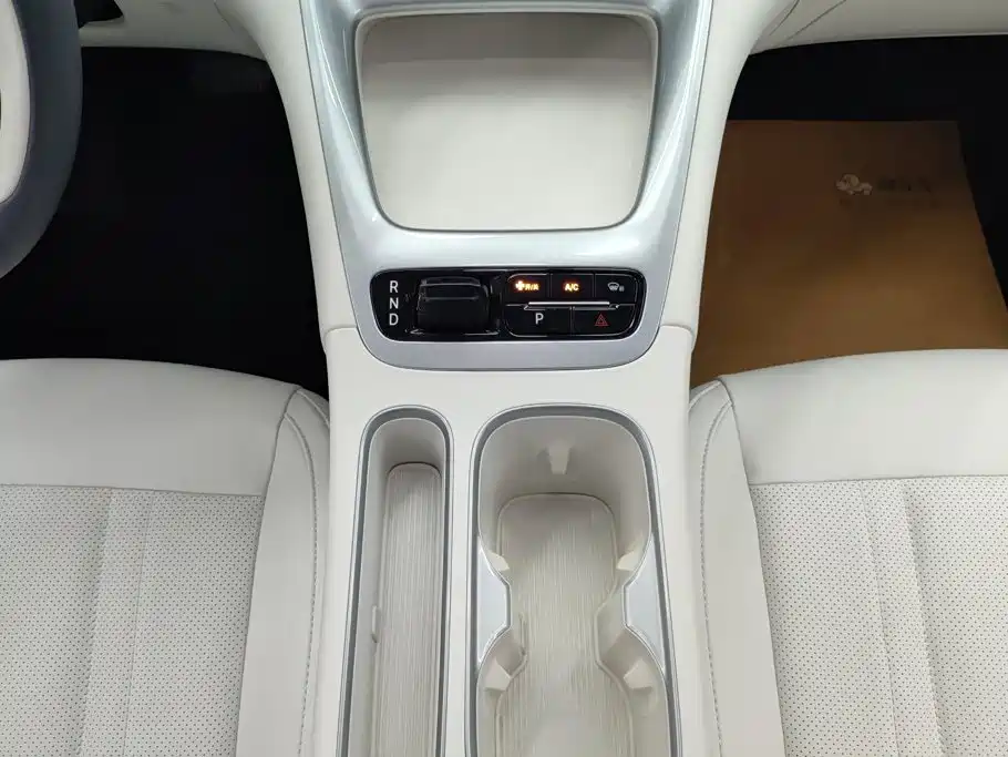 Geely Galaxy Starwish 2025 — фото 16