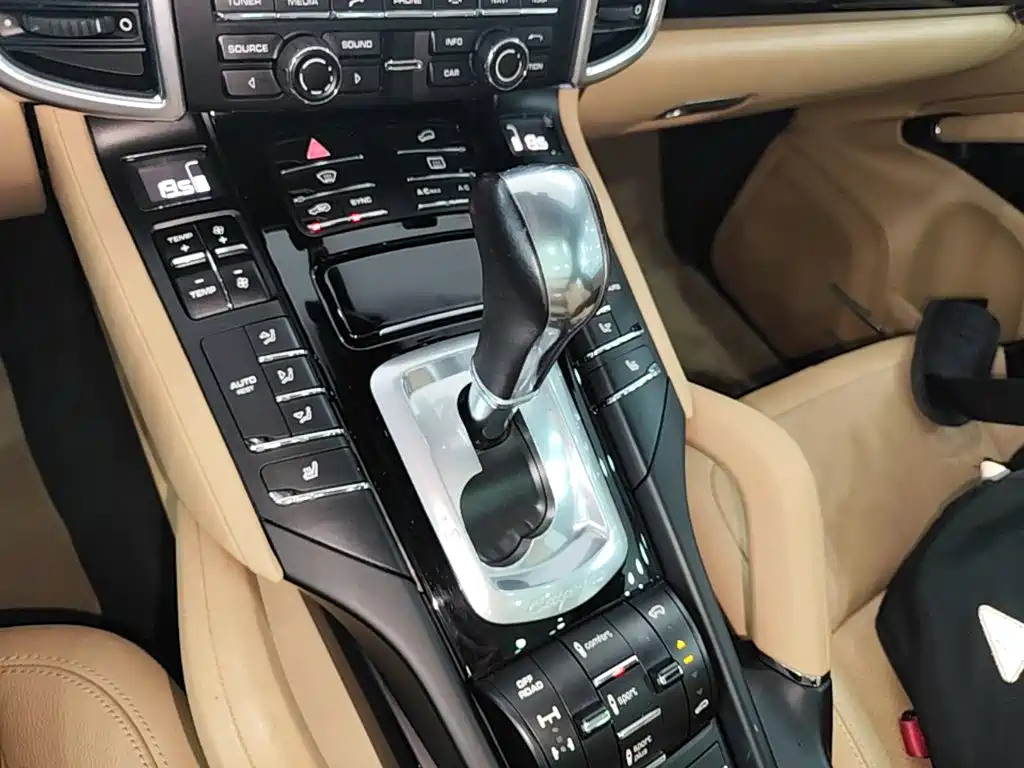 Porsche Cayenne 2016 — фото 14