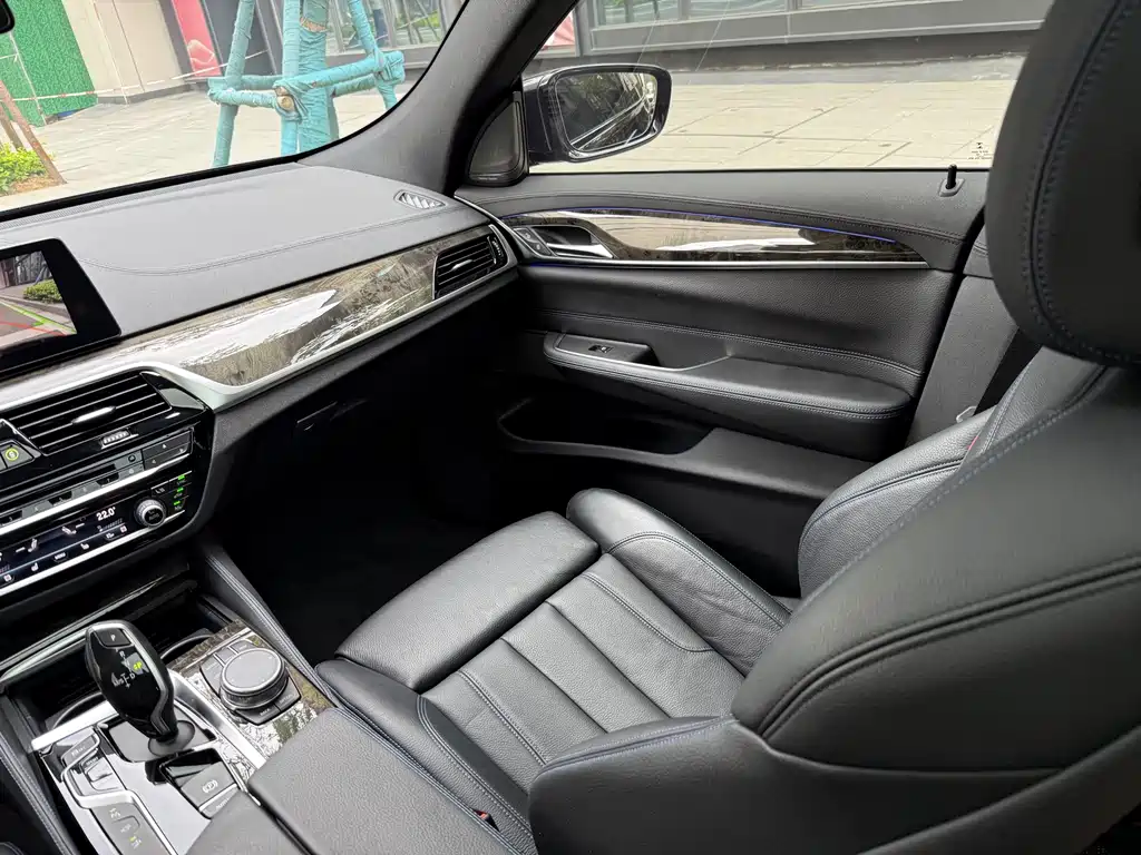 BMW 6 Series GT 2018 — фото 14