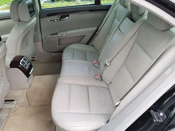 Mercedes-Benz S-Class 2010
