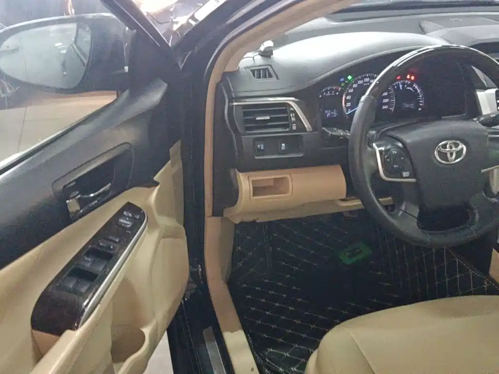 Toyota Camry 2016 — фото 12