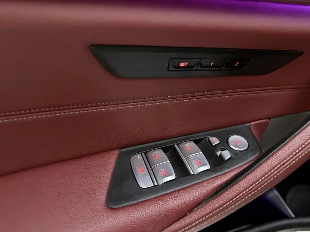 BMW 5 Series 2021 — фото 10