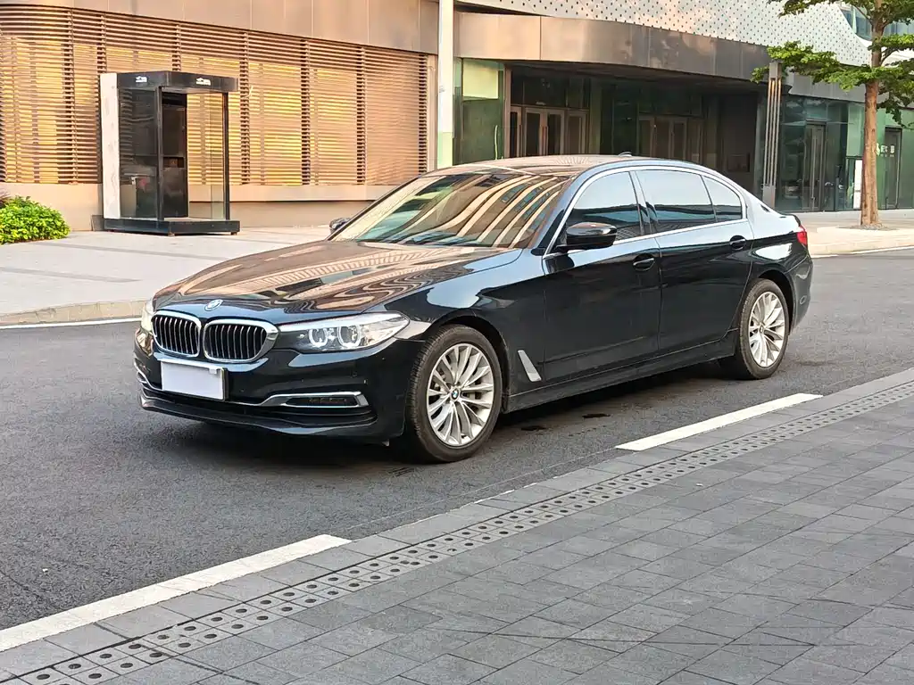 BMW 5 Series 2019 — фото 1