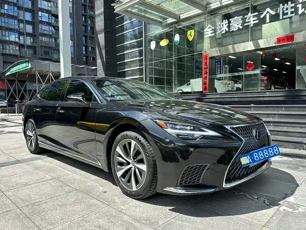 Lexus LS 2021