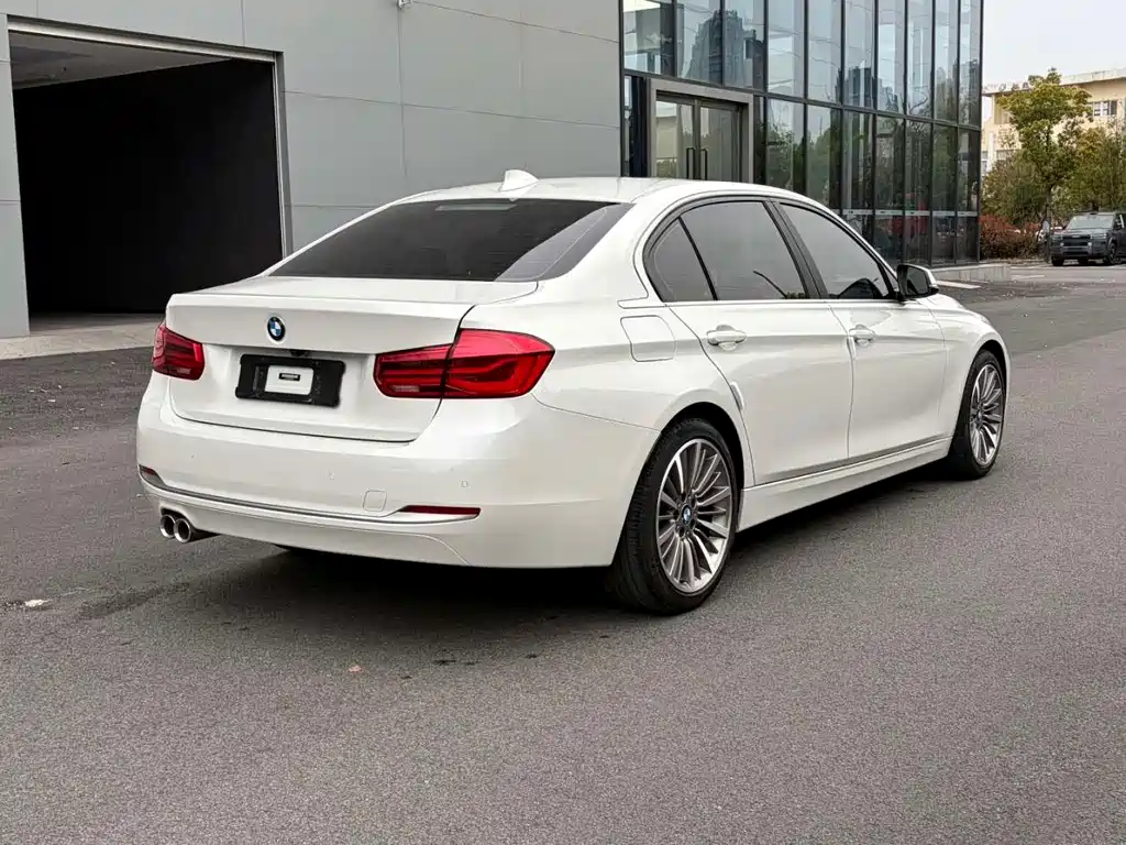 BMW 3 Series 2019 — фото 7