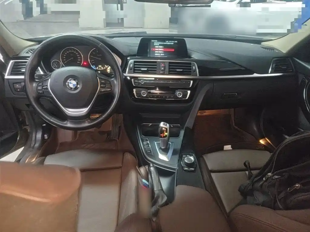 BMW 3 Series 2018 — фото 10