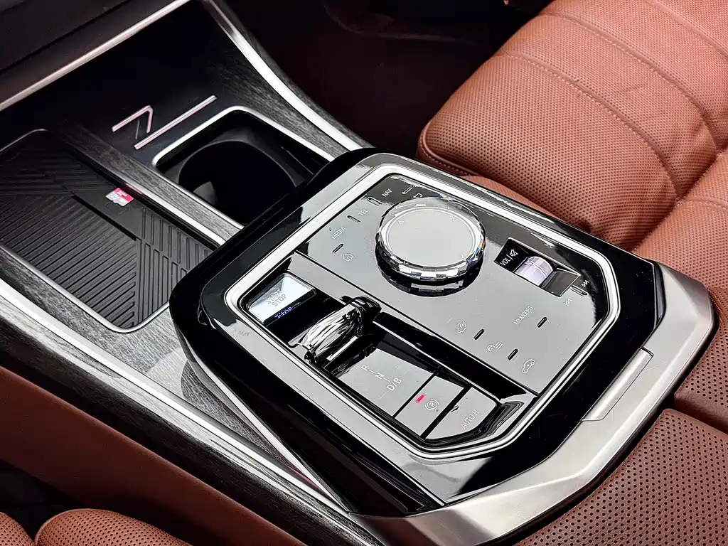 BMW i7 2023 — фото 18