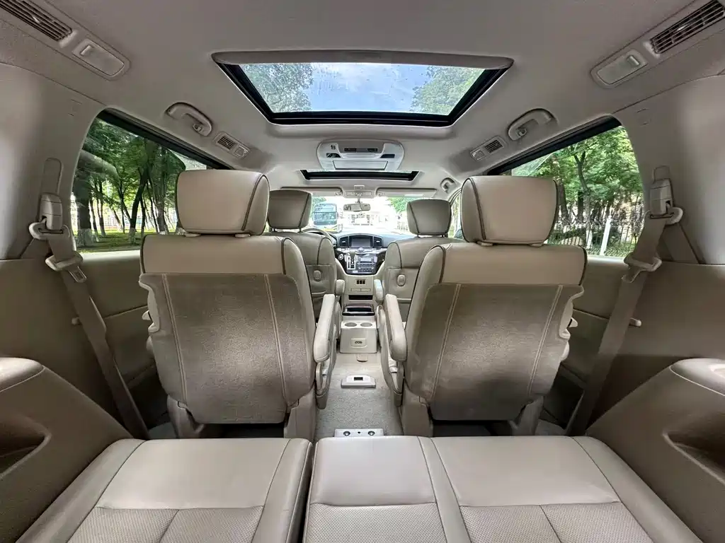 Nissan Quest 2016 — фото 16