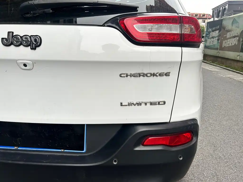 Jeep Cherokee 2018 — фото 15