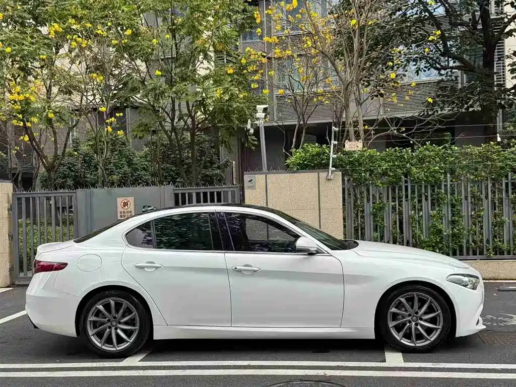 Alfa Romeo Giulia 2017 — фото 4