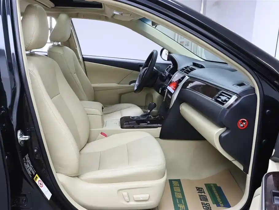 Toyota Camry 2017 — фото 19