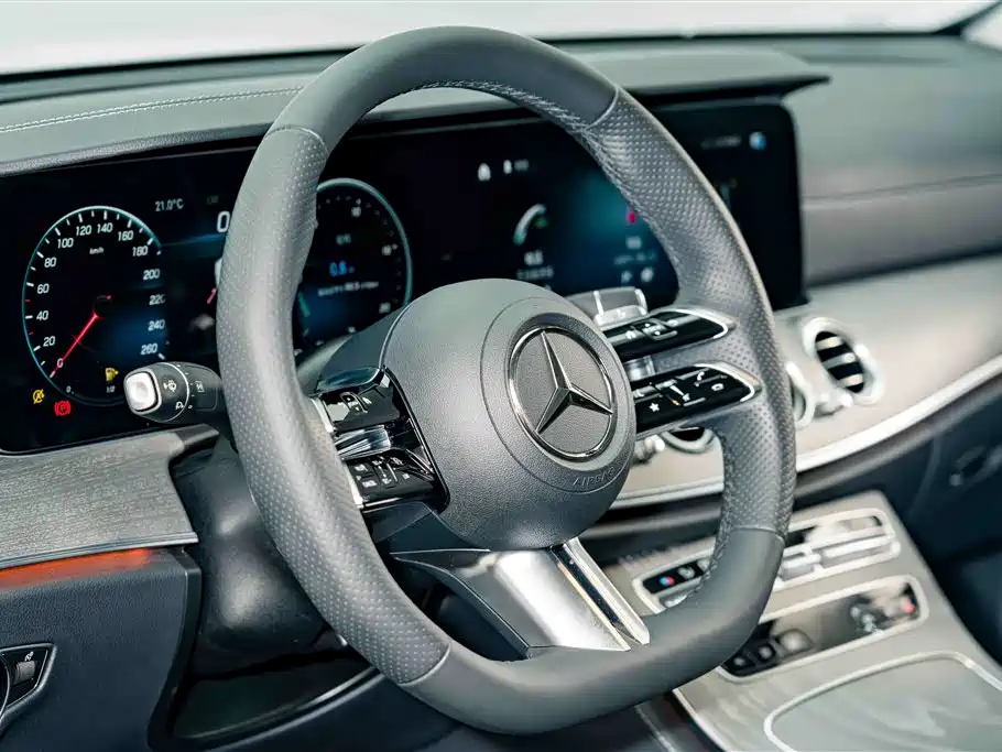 Mercedes-Benz E-Class 2024 — фото 9