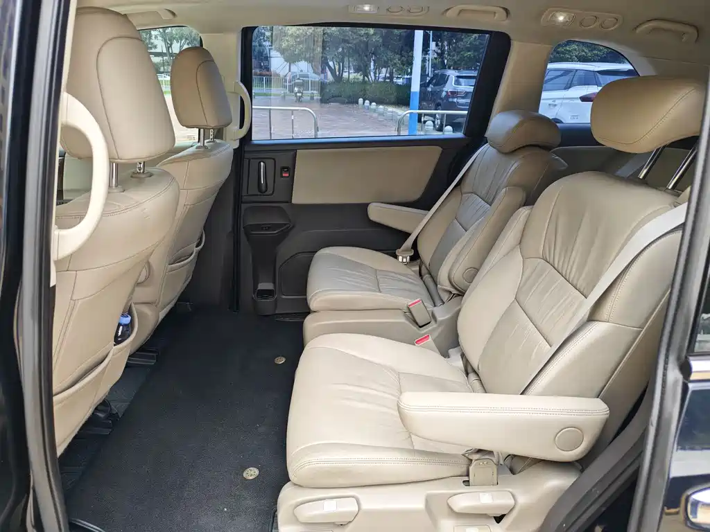 Honda Odyssey 2017 — фото 12