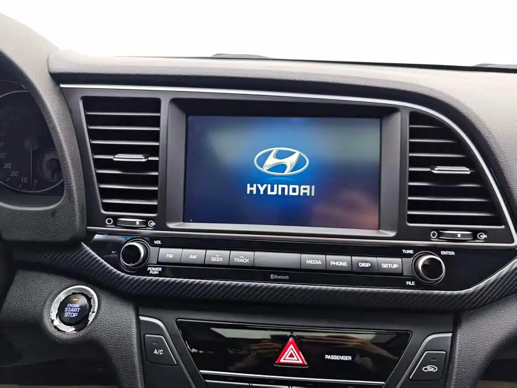 Hyundai Elantra 2018 — фото 7