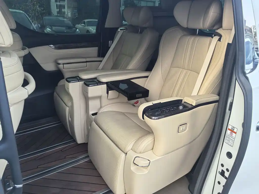 Toyota Alphard 2021 — фото 10