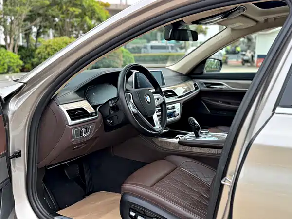 BMW 7 Series 2021