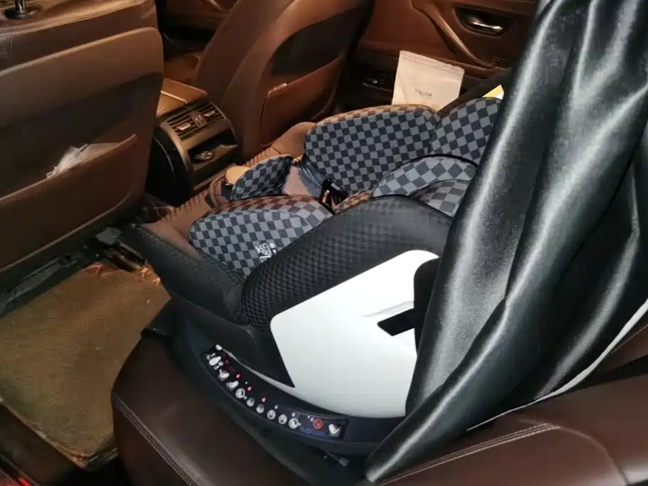 BMW 5 Series 2015 — фото 11