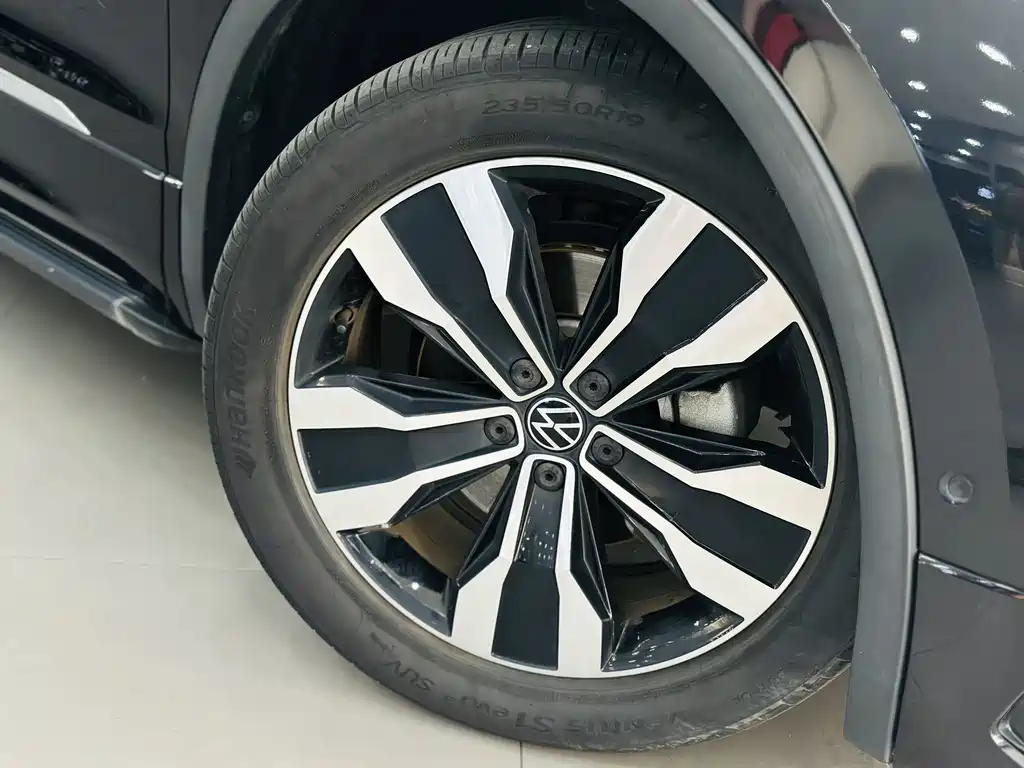 Volkswagen Tiguan L 2024 — фото 10