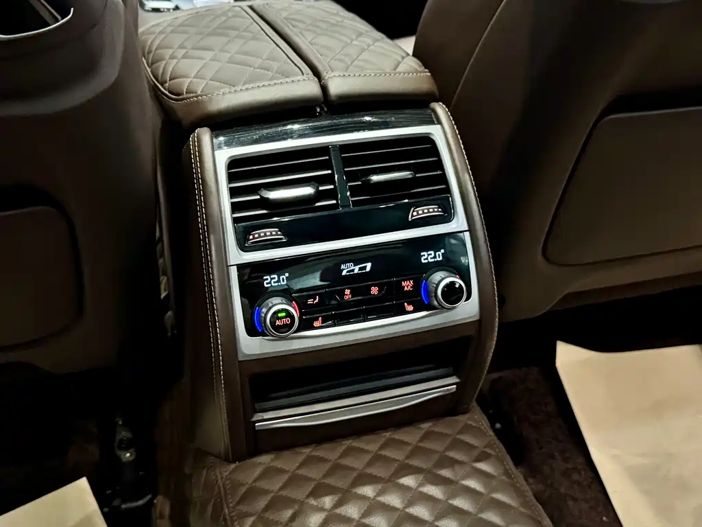 BMW 7 Series 2020 — фото 13