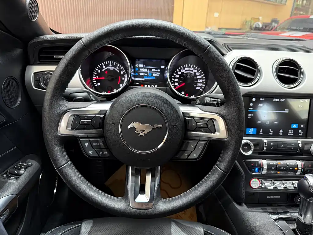 Ford Mustang 2018 — фото 13