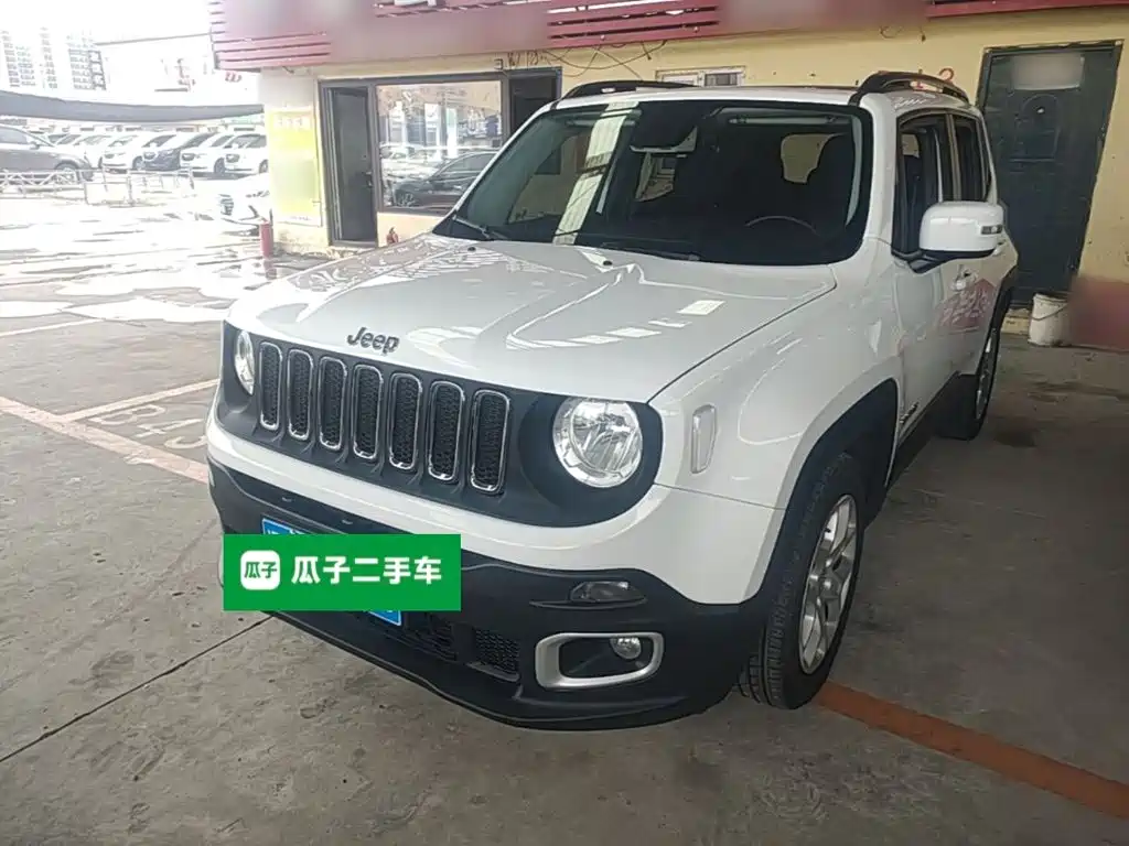 Jeep Freeman 2018 — фото 1