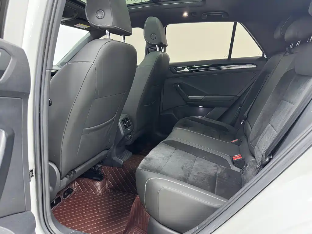 Volkswagen T-Roc 2022 — фото 13