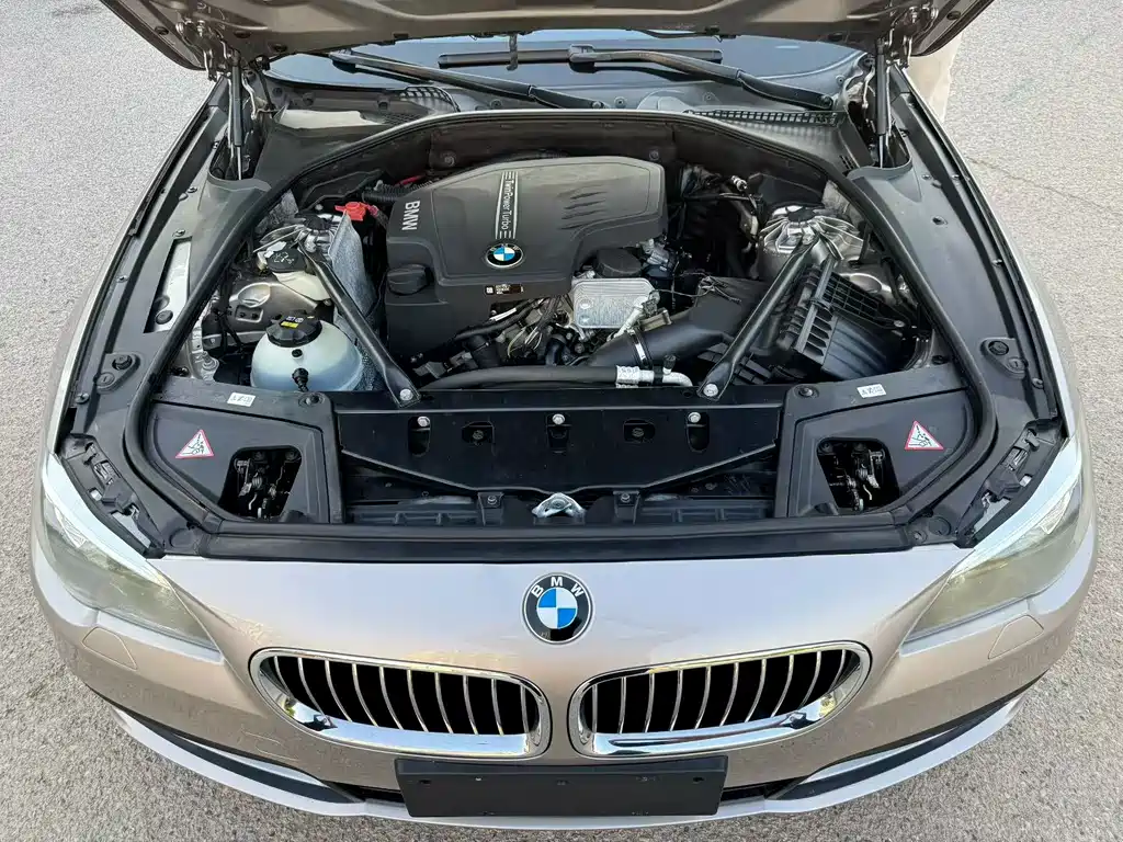 BMW 5 Series 2015 — фото 9
