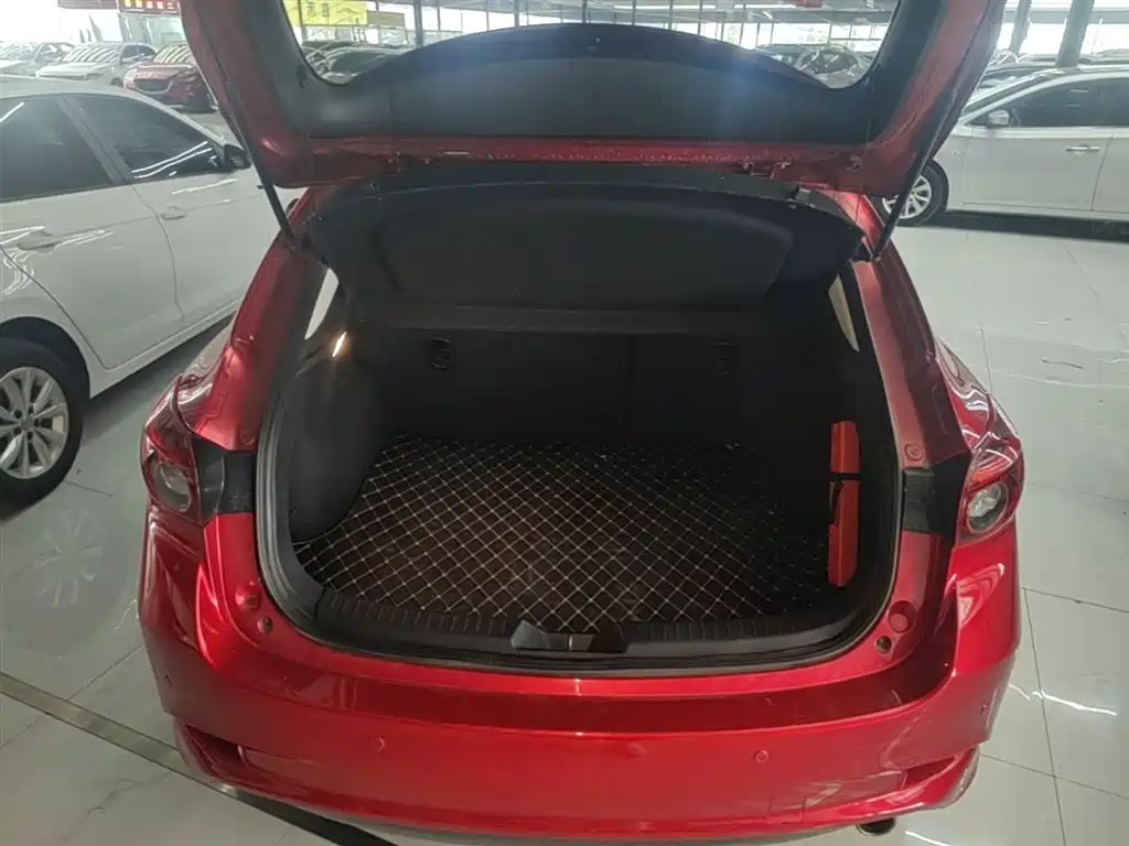 Mazda 3 Axela 2018 — фото 19