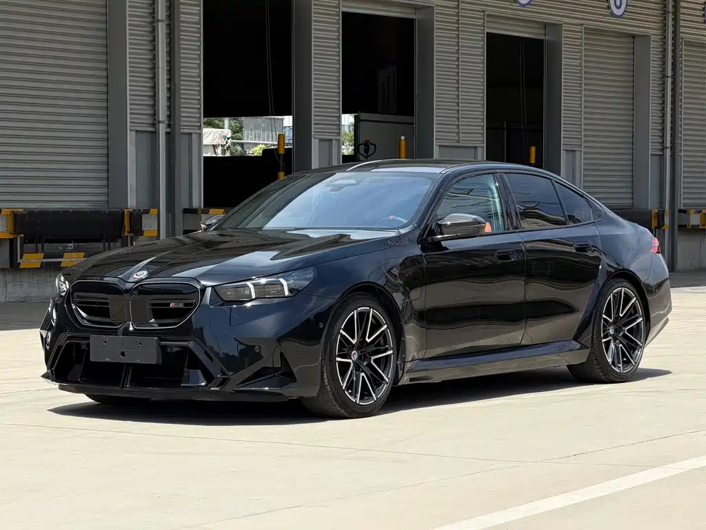 BMW M5 New Energy 2025 — фото 1