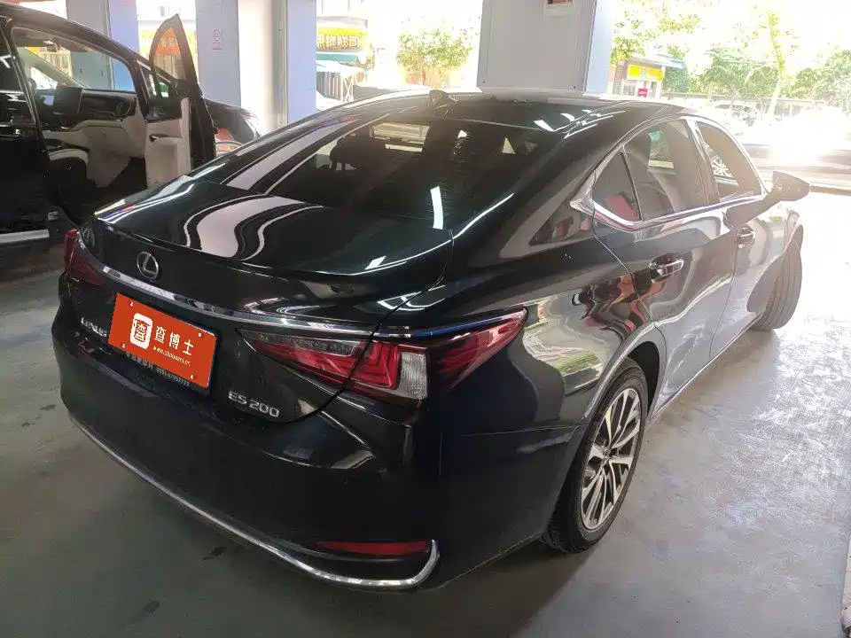 Lexus ES 2022